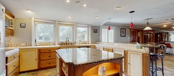 Two-story dog-friendly house with private pool table, enclosed backyard, BBQ