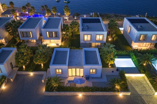 The Palms Resort 2BR Villa Dream Three with Pool