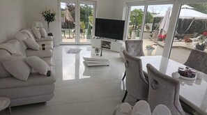 Gemeinsamer Schlafsaal, 1 Schlafzimmer, Raucher, Terrasse | Wohnzimmer