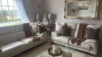 Shared Dormitory, 1 Bedroom, Smoking, Patio | Living room