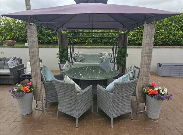 Shared Dormitory, 1 Bedroom, Smoking, Patio | Dining