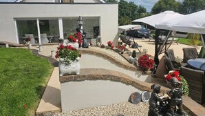 Outdoor dining - Room-dernvale House - Double Room - Slee (Emyvale)