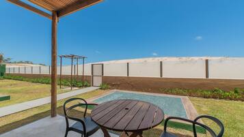 Apartamento conforto | Opções para refeição ao ar livre