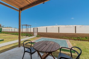 Apartamento conforto | Opções para refeição ao ar livre