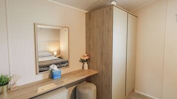 2 bedrooms, individually decorated, individually furnished, free WiFi