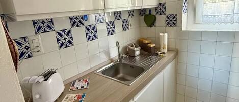Villa, 2 Bedrooms, Patio, Garden View | Private kitchen