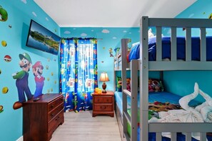 3 bedrooms, iron/ironing board, WiFi, bed sheets - Family Getaway Near Disney - 3BR and Pool Access (Kissimmee)