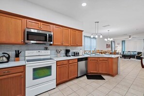 Fridge, microwave, oven, stovetop - Family Getaway Near Disney - 3BR and Pool Access (Kissimmee)