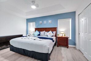 3 bedrooms, iron/ironing board, WiFi, bed sheets - Family Getaway Near Disney - 3BR and Pool Access (Kissimmee)