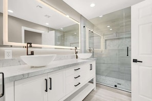 Shower, hair dryer, towels, shampoo