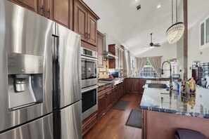 Fridge, microwave, oven, stovetop - Tropical 4BR Oasis w/ Pool & Jacuzzi Near Strip! (Las Vegas)