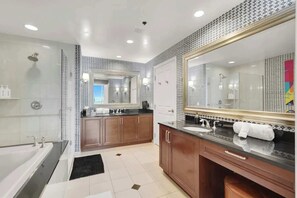 Shower, hair dryer, shampoo - Vegas Retreat w/ Sphere View | Pool & Gym Access (Las Vegas)