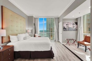 1 bedroom, iron/ironing board, WiFi, bed sheets - Vegas Retreat w/ Sphere View | Pool & Gym Access (Las Vegas)