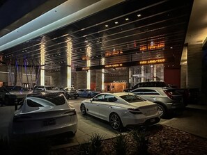 Property grounds - 35th Floor luxury unit with panoramic Strip views (Las Vegas)