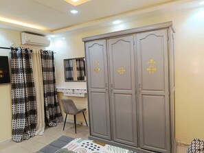 2 bedrooms, WiFi, bed sheets - Charming modern F3 in Yoff BCEAO, a stone's throw from the beach, quiet and cosy (Dakar)