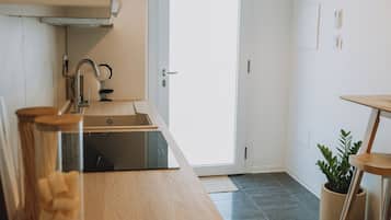 Standard Condo, 1 Double Bed, Kitchenette, Courtyard View | Private kitchen | Full-sized fridge, oven, stovetop, high chair