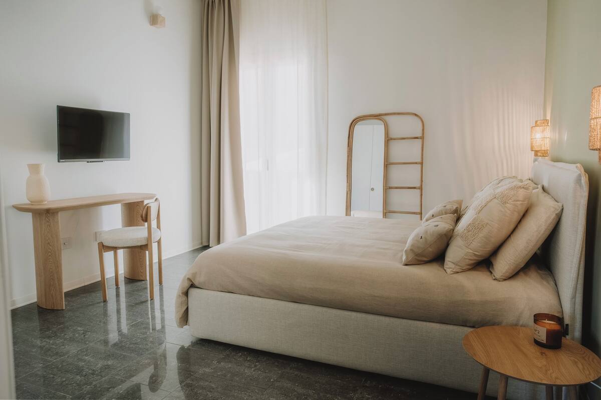 Blackout drapes, iron/ironing board, free WiFi