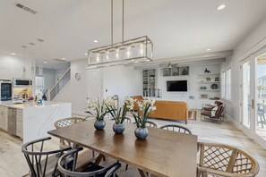 Interior - Stunning dog friendly home with beach view - steps to sand & restaurants (Galveston)