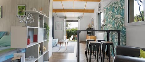 المنشأة من الداخل