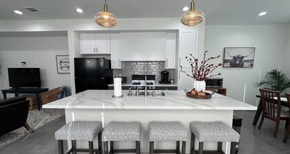 Peaceful 3-bedroom house with AC in a cool Houston neighborhood