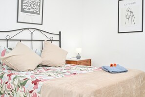 2 quartos, ferros/tábuas de passar roupa, Wi-Fi, roupa de cama