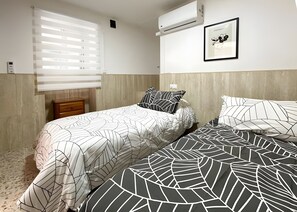 2 chambres, fer et planche à repasser, Wi-Fi, draps fournis