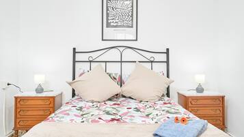 2 bedrooms, iron/ironing board, WiFi, bed sheets