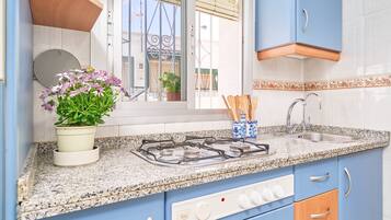 Fridge, microwave, stovetop, coffee/tea maker