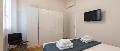 3 bedrooms, iron/ironing board