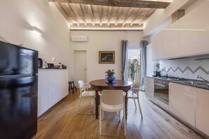 Fridge, microwave, stovetop, dishwasher - Porcellana Charming Apartment by MMega (Florence)