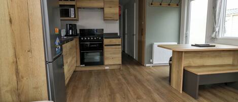 Cookware/dishes/utensils