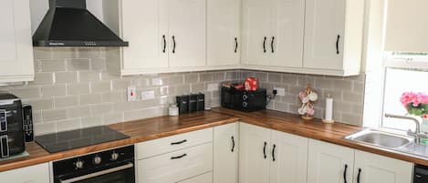 Dishwasher, cookware/dishes/utensils