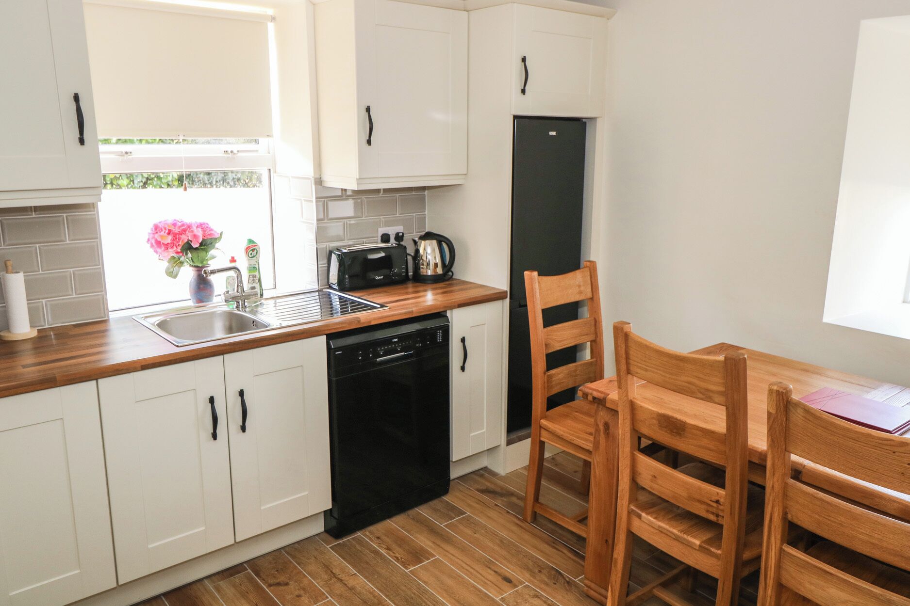 Dishwasher, cookware/dishes/utensils