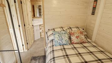 1 bedroom, individually decorated, individually furnished, free WiFi