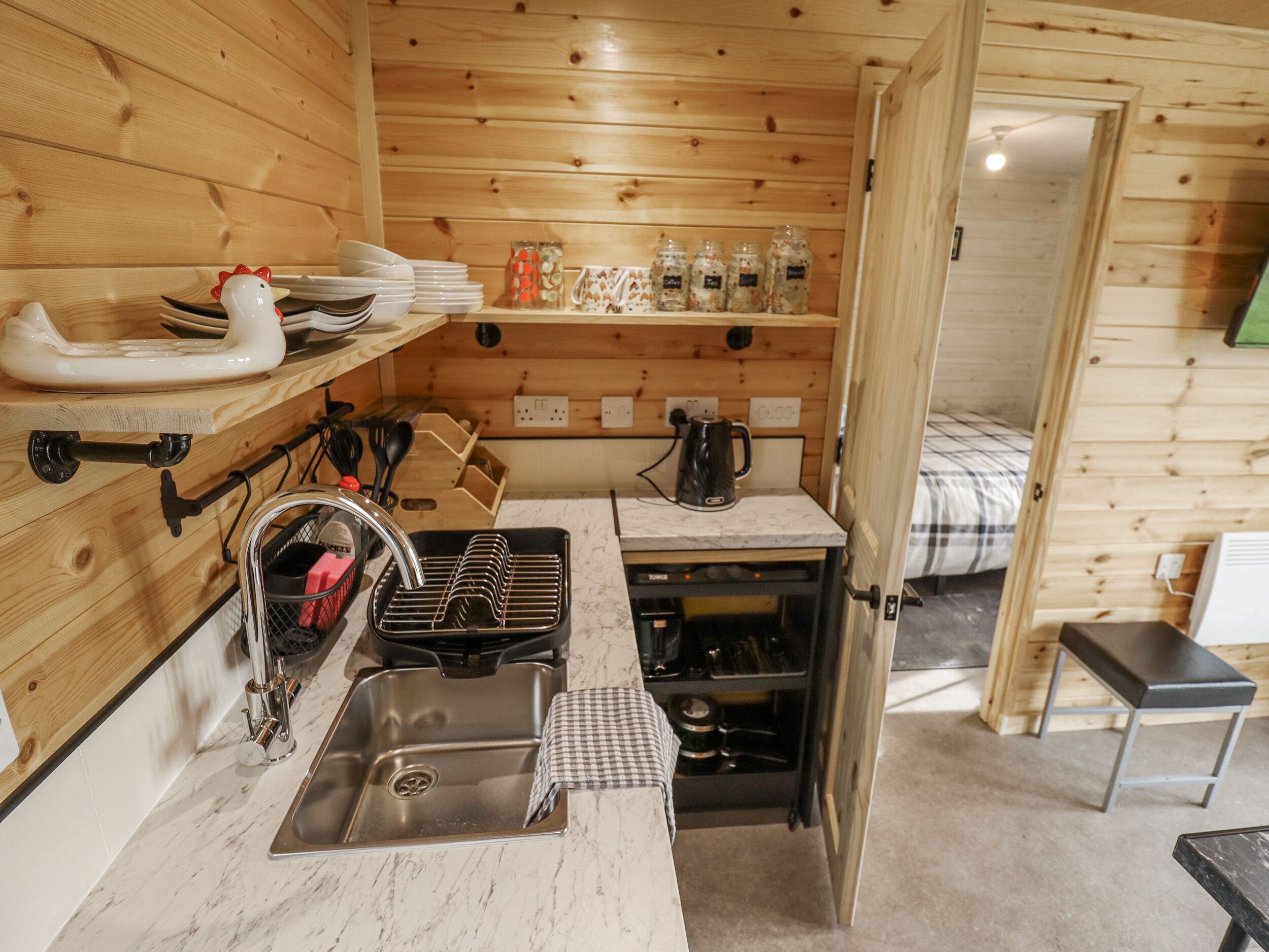 Cookware/dishes/utensils