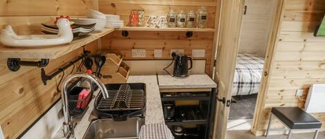 Cookware/dishes/utensils