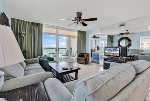 Smart TV - Oceanfront 4BR/3BA  Luxury Condo in the Laguna Keys in Cherry Grove (North Myrtle Beach)