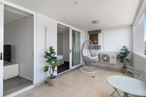 Interior - Cairns Sky—A Central Resort-style Retreat (Cairns)