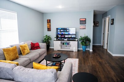Cozy 2-Bedroom House in Enchanting Rolla with AC Comfort