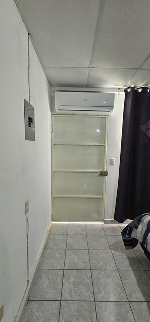 Unclassified image, 3 of 11, button - Hostasl toluca SV (San Salvador)