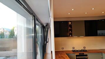 Fridge, microwave, oven, coffee/tea maker
