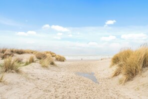A sandy beach with dunes and a clear sky. - 2 bedroom accommodation in Oostduinkerke (Oostduinkerke)