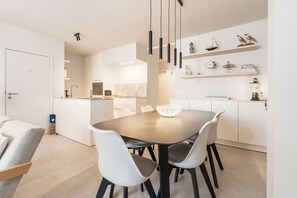 Dining - 2 bedroom accommodation in Oostduinkerke (Oostduinkerke)