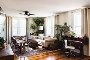 Living area - King Bed, Artisan Flat Downtown (Abilene)