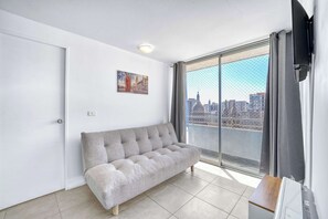 TV - Central Apartment with Wifi & views in Santiago (Santiago)