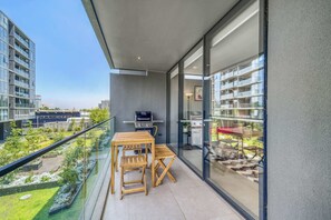 Outdoor dining - Signature Home W/ Pool & Balcony in Las Condes (Vitacura)