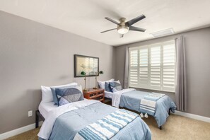 4 habitaciones, tabla de planchar con plancha, wifi y ropa de cama 