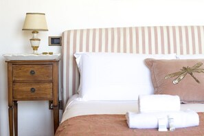2 bedrooms, iron/ironing board, free WiFi, bed sheets - Wonderful terrace over Ponte Vecchio w/lift (Firenze)
