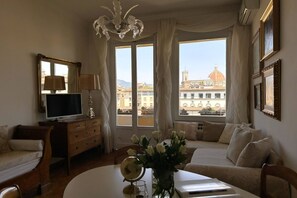 TV - Wonderful terrace over Ponte Vecchio w/lift (Firenze)