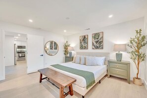 6 bedrooms, desk, iron/ironing board, travel cot - 2 Homes Together, HTD pool, Jacuzzi, Fire pit (Plantation)